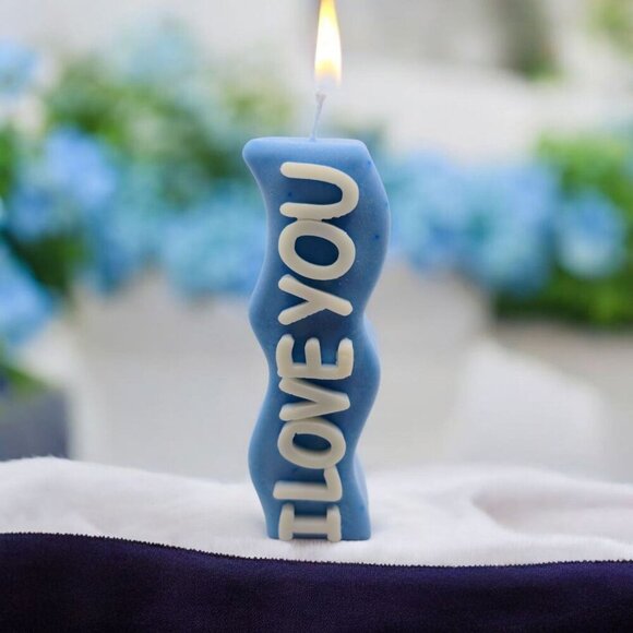 Handmade ✦ I LOVE YOU Candle ✦ Blueberry Soy Wax Wavy Shape Romantic Gift NWT - Picture 1 of 6